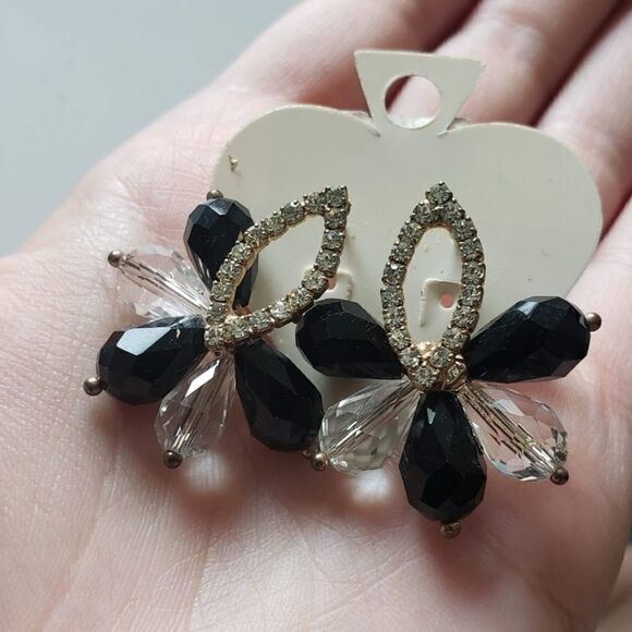 VINTAGE Marquise Shape Black & White Earrings - Picture 3 of 7